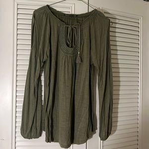 Cold shoulder casual top.